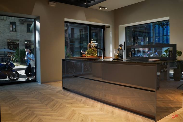 Cucina Stosa esposta nello showroom di Porta Romana