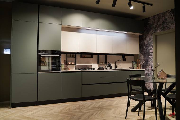 Cucina Stosa esposta nello showroom di Porta Romana