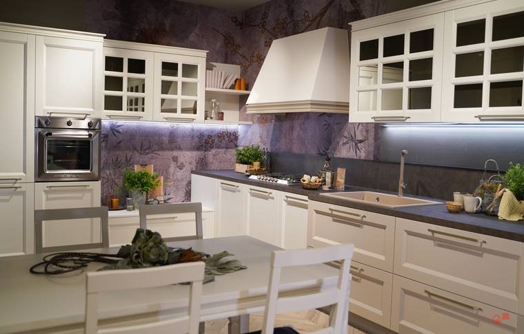 Cucina Stosa esposta nello showroom di Porta Romana