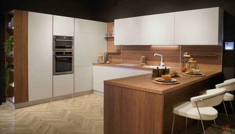 Cucina Stosa esposta nello showroom di Porta Romana